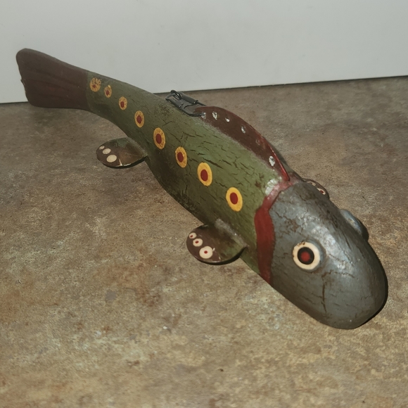 Vintage Handcrafted Folkart Wooden Fish Signed DP - Picture 2 of 10
